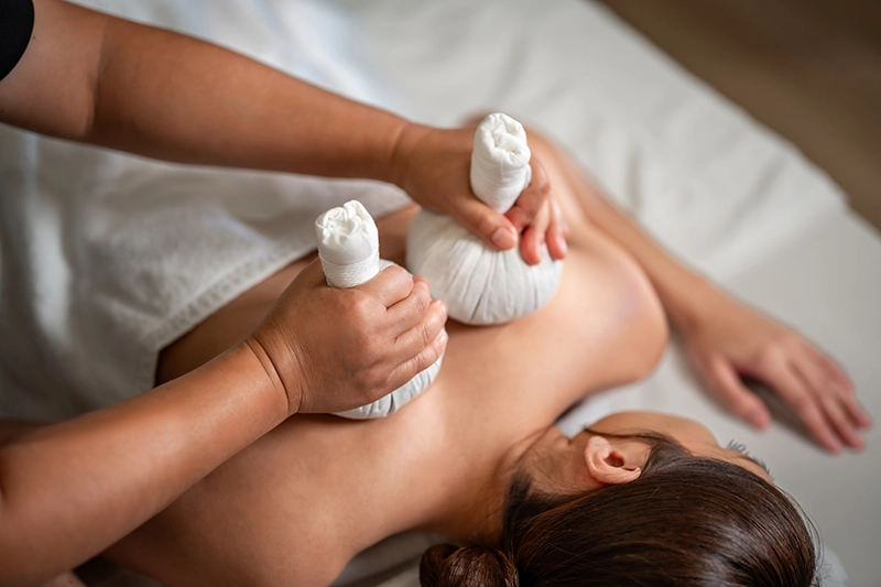 Ancient Herbal Escape – นวดประคบ SARIN THAI MASSAGE AND SPA